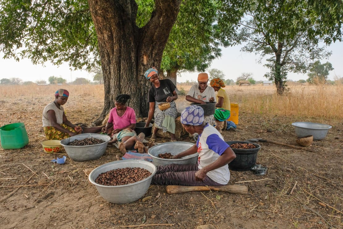 Community working together in Ghana